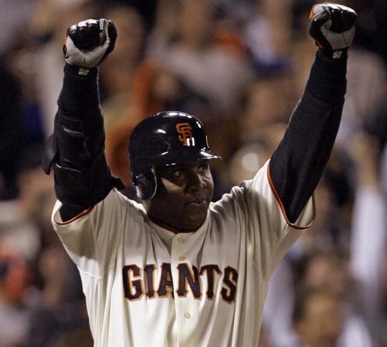 picture of a Barry Bonds Throwing his fists up after hitting his 73rd home run